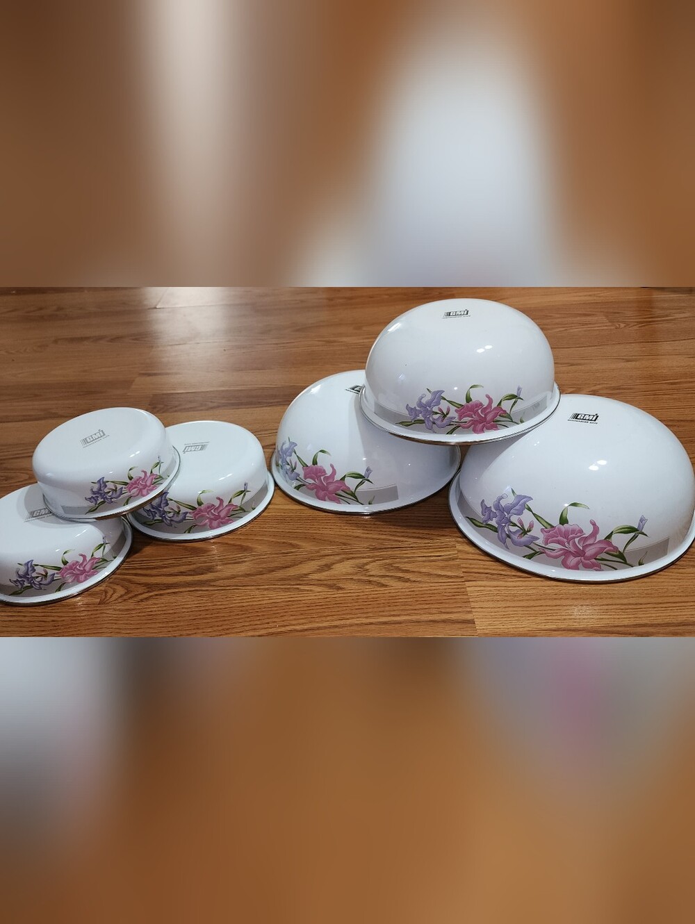 Vintage y2k GMI Enamel Nesting Mixing Bowls Set of 6 White Floral Iris Pattern